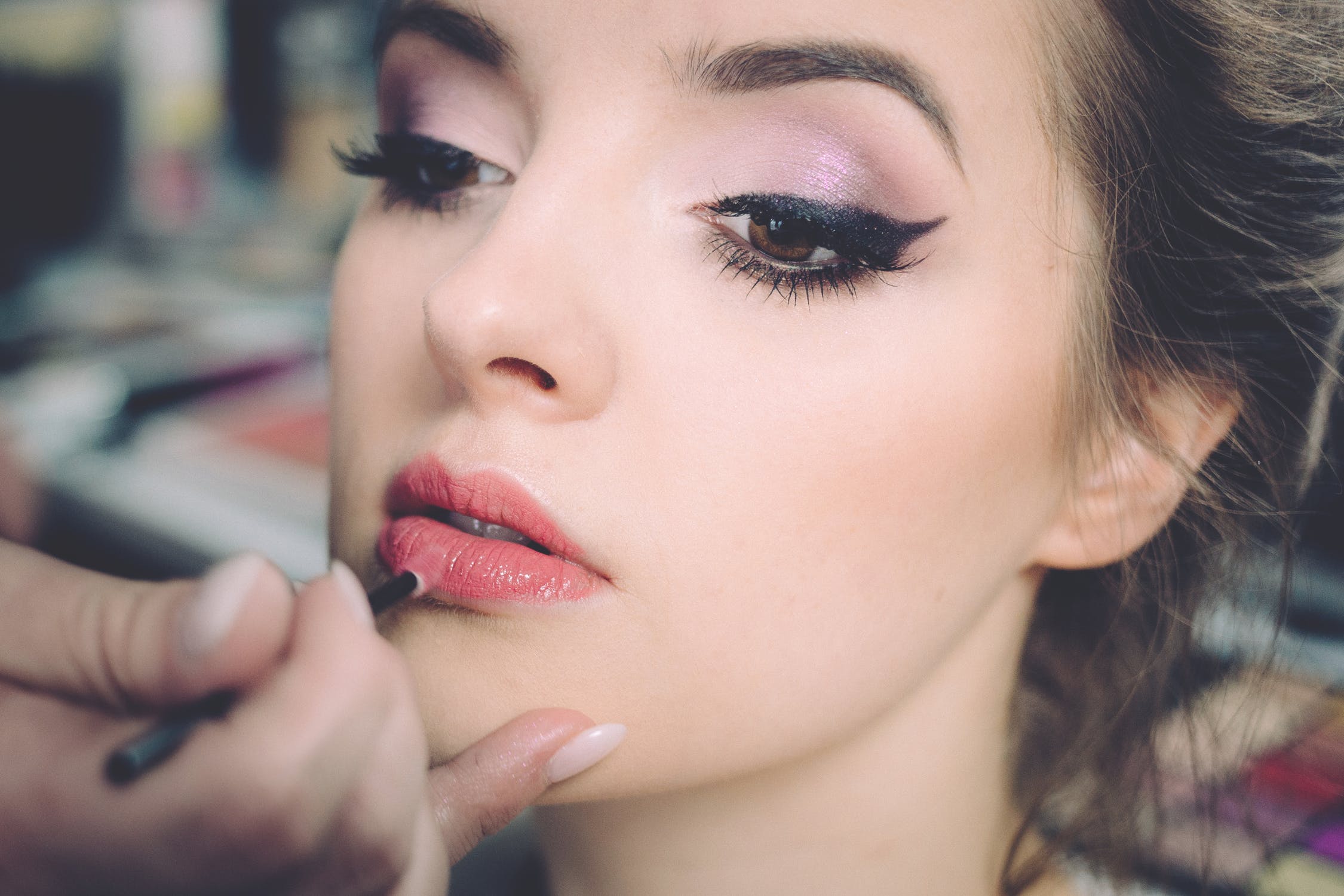 Putting Make Up